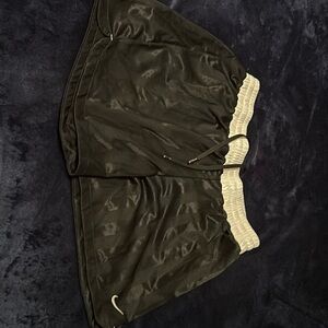 Nike Black Athletic Shorts Women’s Size Large